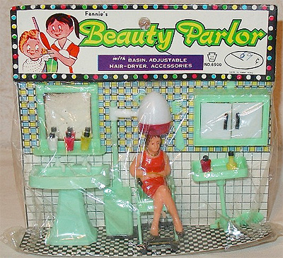 Beauty Parlor Vintage Toy Set: Ironically, if I did buy this I would display it in my bathroom because it matches the walls...