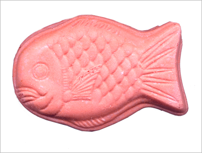 Meito Air in Choco: Strawberry Fish Snack