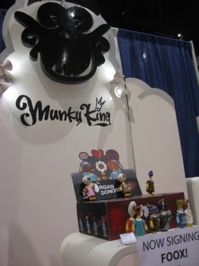 FOOX signing at Munky King booth on Thursday at beginning of SDCC, ORGAN DONORS. 