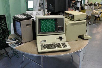 Vintage Computer Festival East 6.0: The Apple III sitting next to a Lisa on the far right
