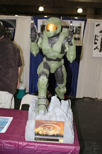 New York Anime Festival 2009: Halo statue