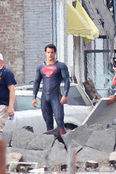 superman-man-of-steel-set-photo-costume-henry-cavill-04