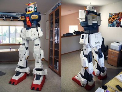 Papercraft Gundam that is 7 feet tall